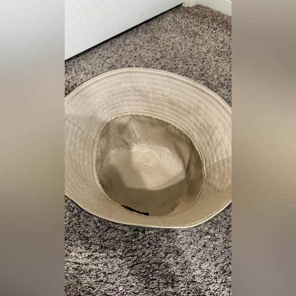 Fendi Bucket Hat - Mint Condition - Picture 11 of 16